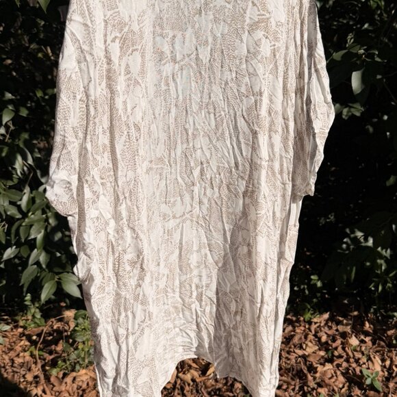 Yak & Yeti Neutral Lace-Pattern Kimono – Lightweight Boho Layer, One Size - Picture 3 of 4